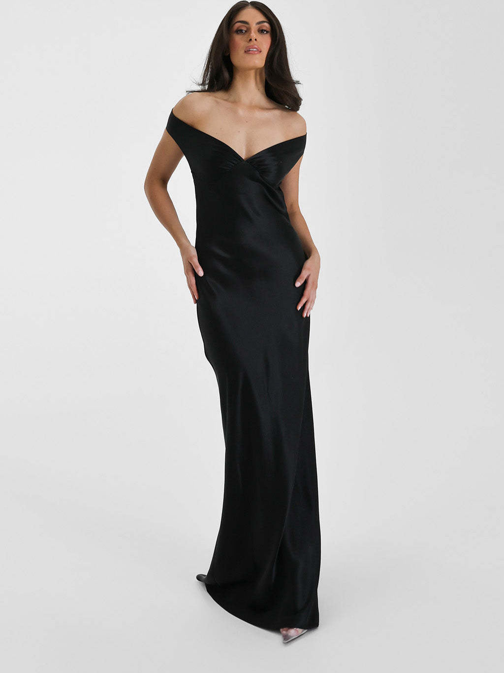 Vestido Aumare Atrani en negro, vista frontal