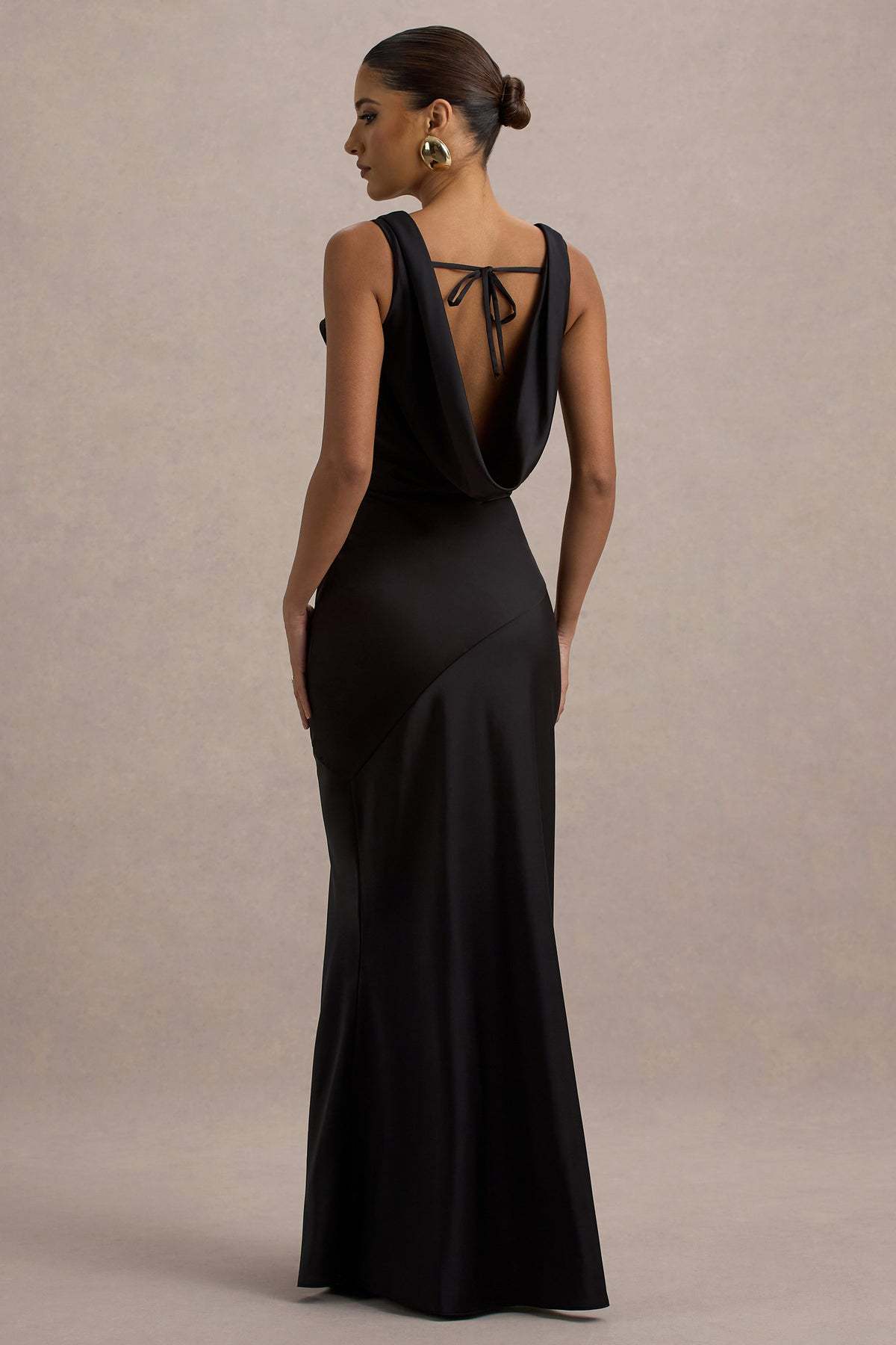 Vestido Aumare Bodrum negro vista frontal resort wear de lujo