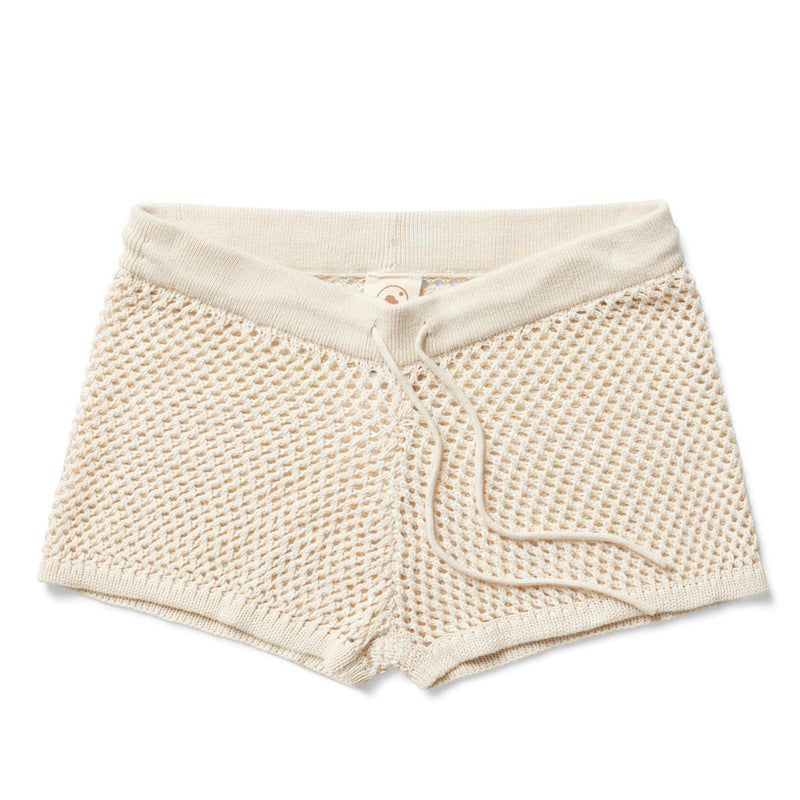 Vista del short de punto calado beige conjunto Xpu-Ha