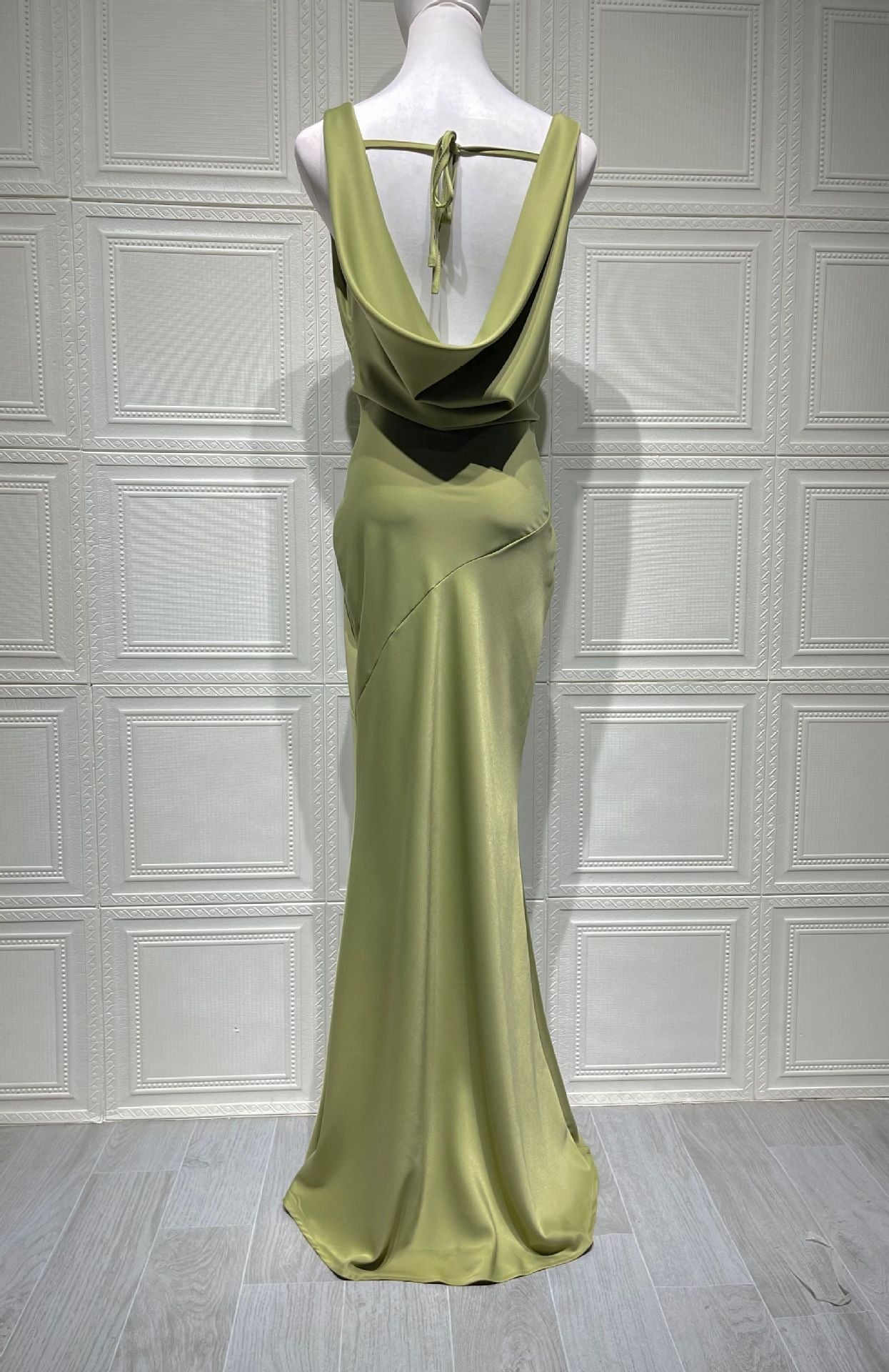 Vestido Aumare Bodrum verde vista lateral