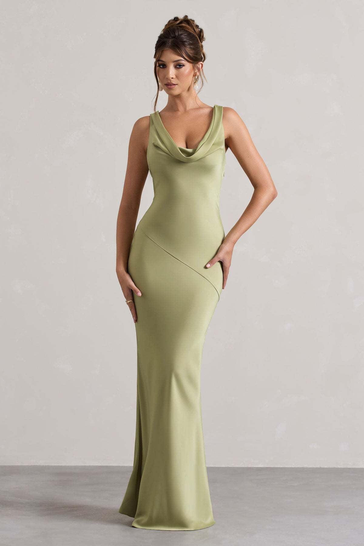 Vestido Aumare Bodrum verde vista frontal resort wear de lujo