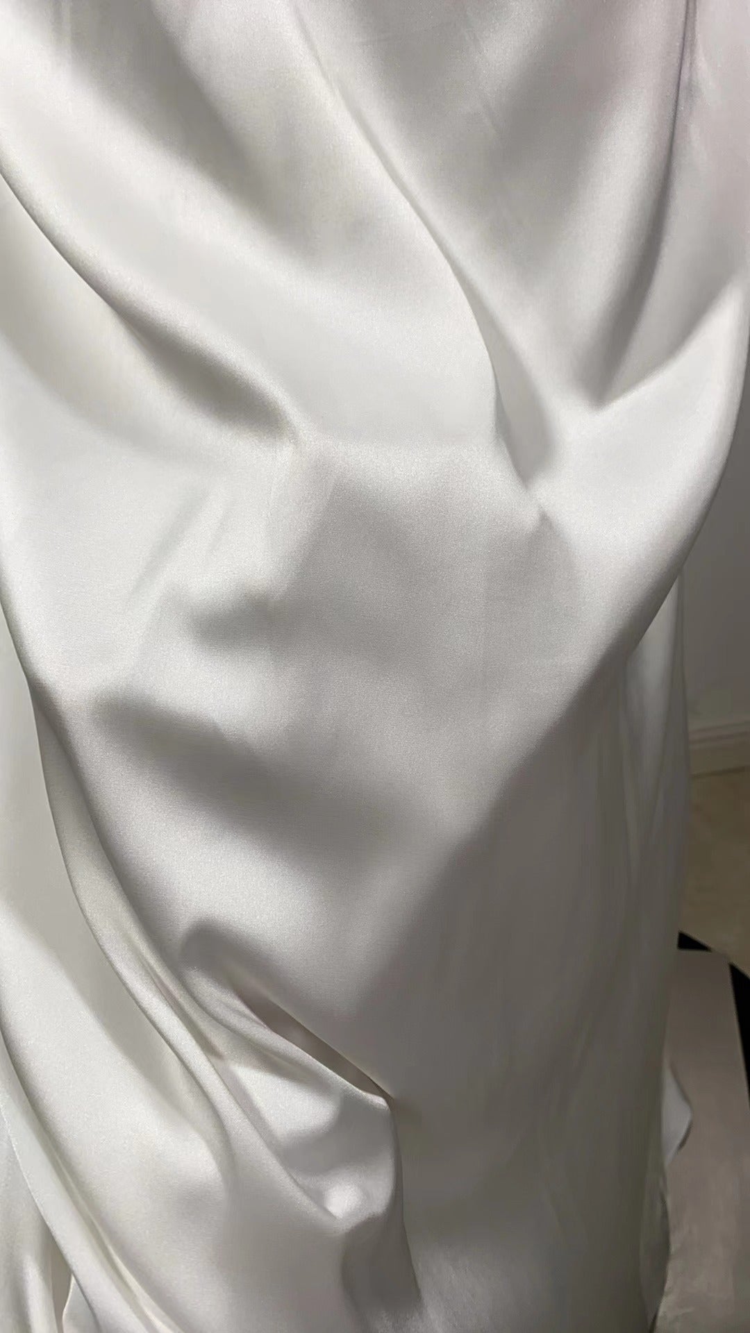 Vestido Aumare Comporta — detalle del escote y encaje