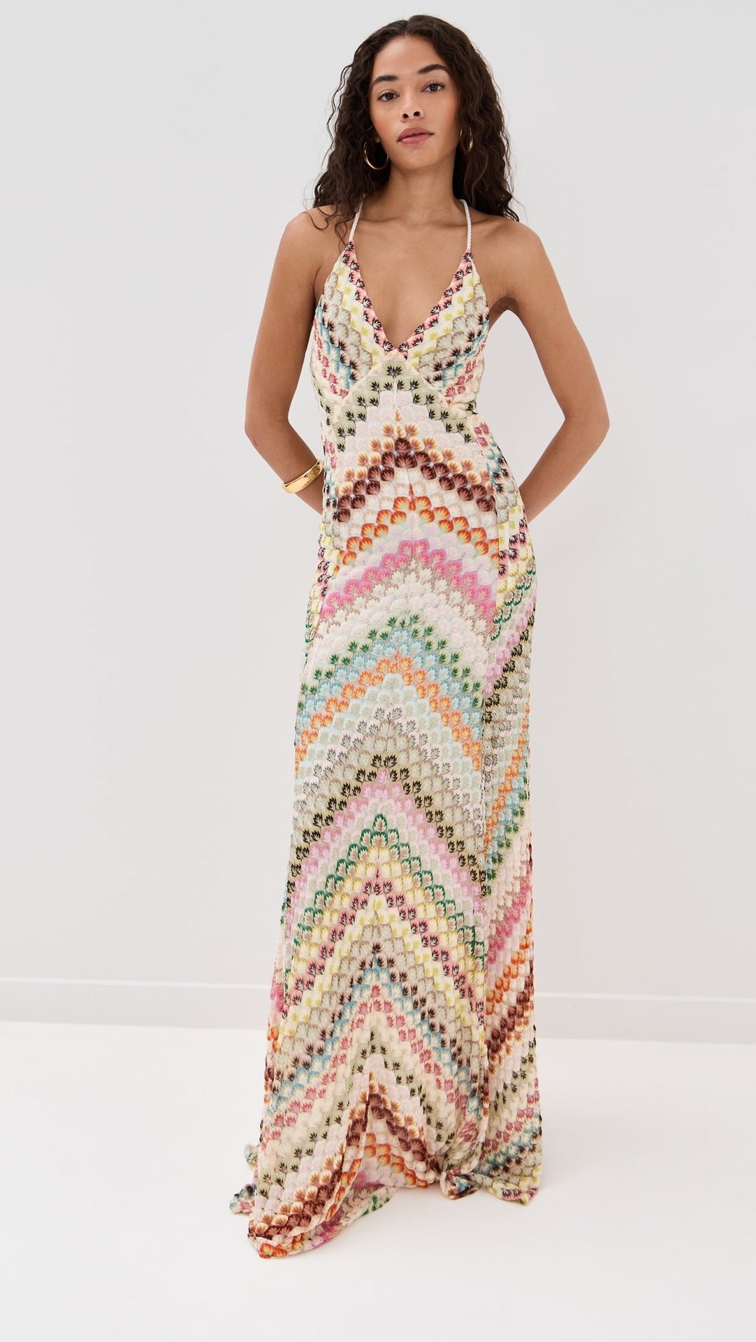 Vestido Aumare Anacapri tejido zigzag, detalle de tirantes finos