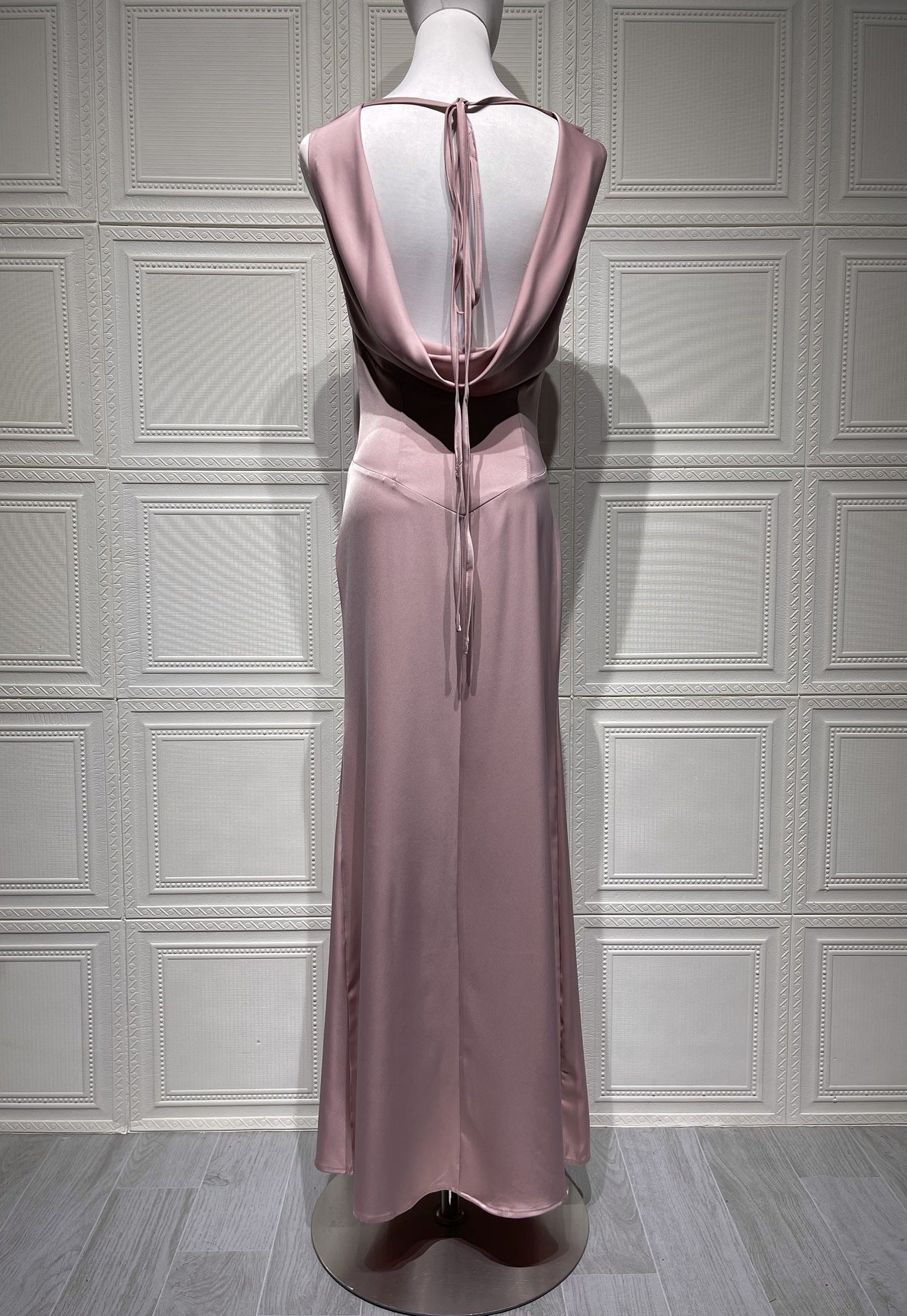 Vestido de resort Aumare Minori en rosa para la playa