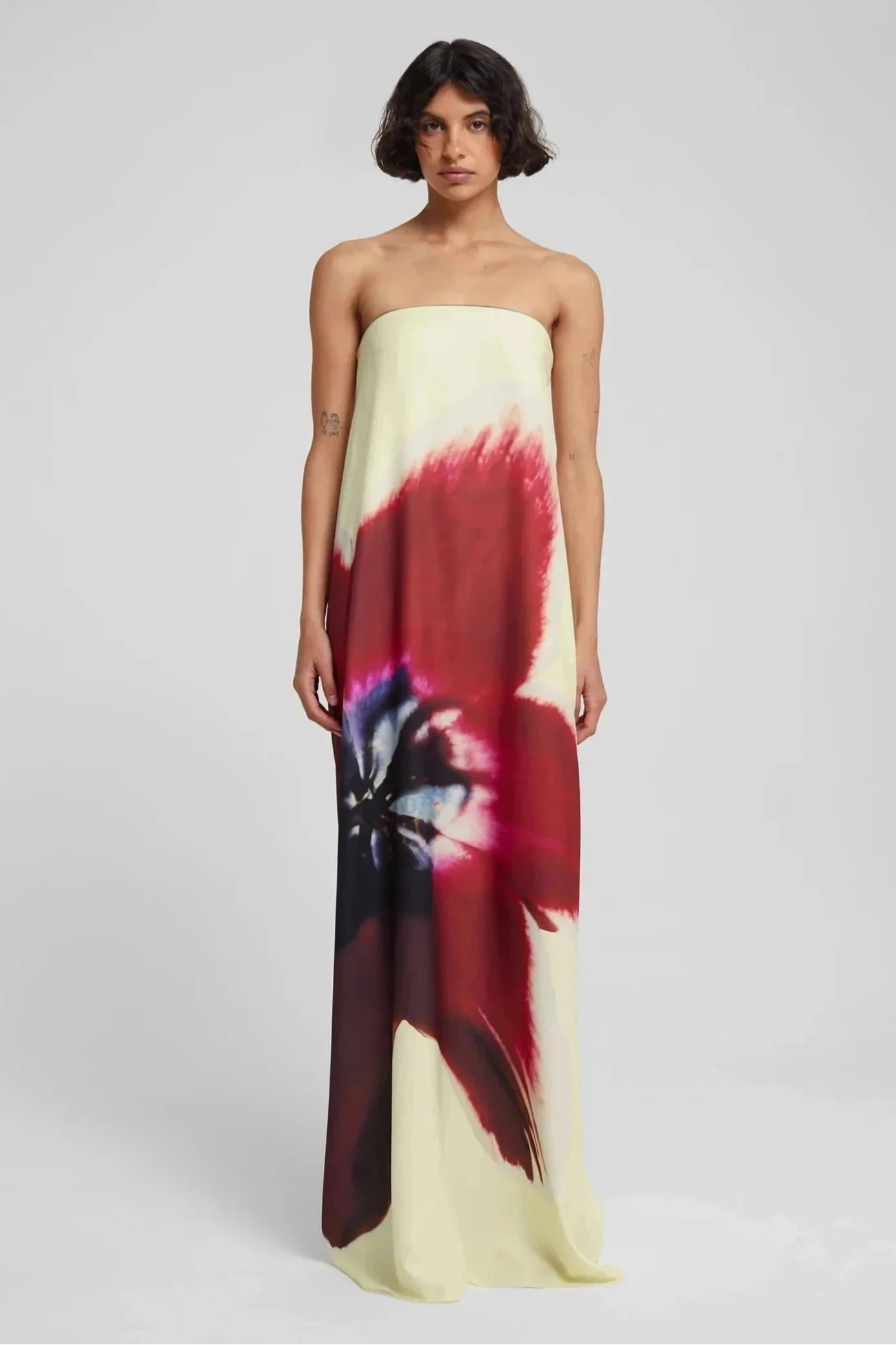 Vestido Aumare Paros largo con estampa floral - vista frontal