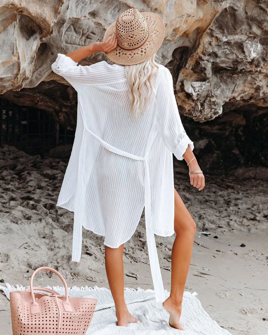 Detalle de la salida de playa Aumare Saladita en tejido fluido