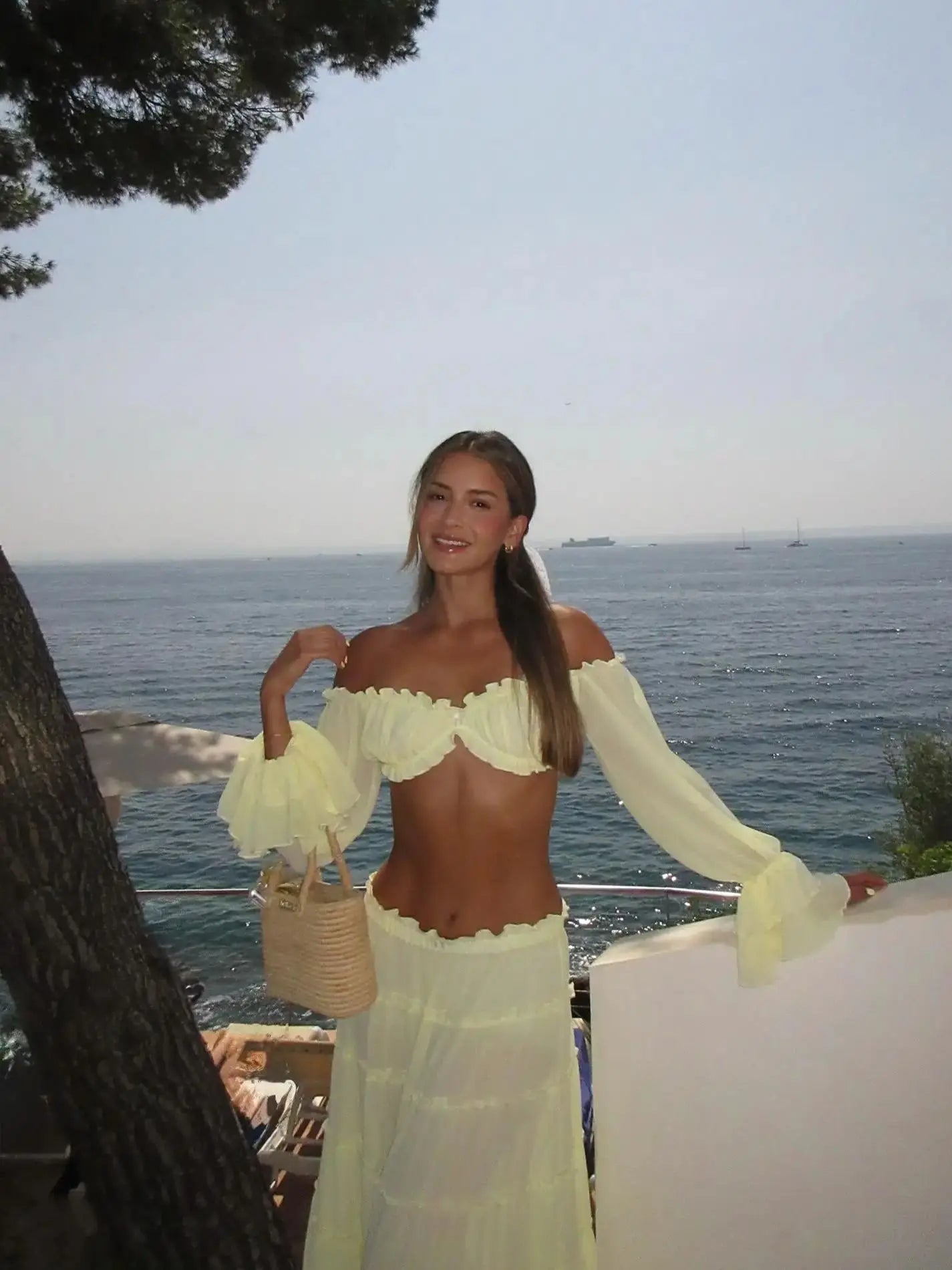 Detalle de la gasa plisada del conjunto Tankah resort wear