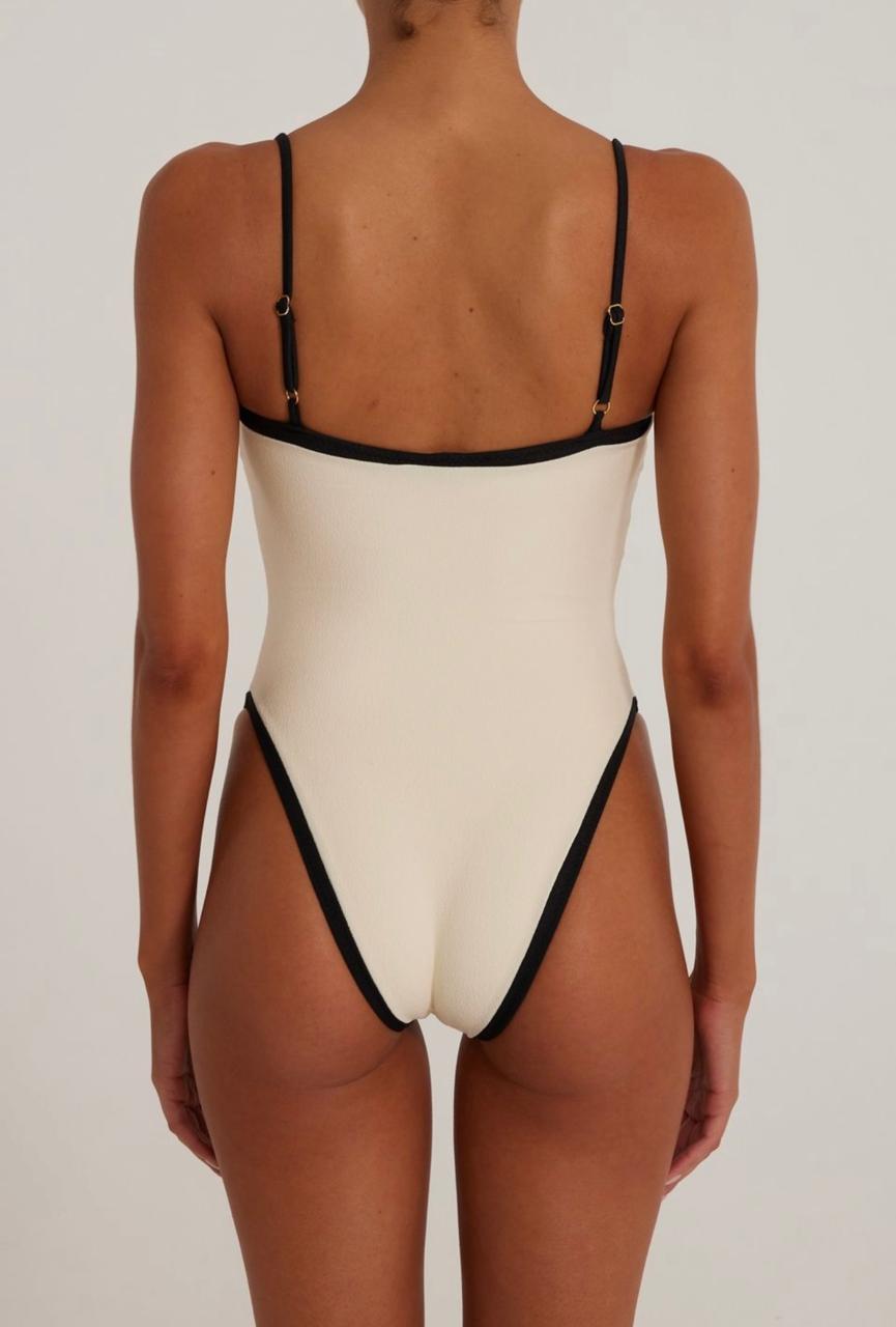 Maillot Aumare Capucine con escote recto y tirantes finos