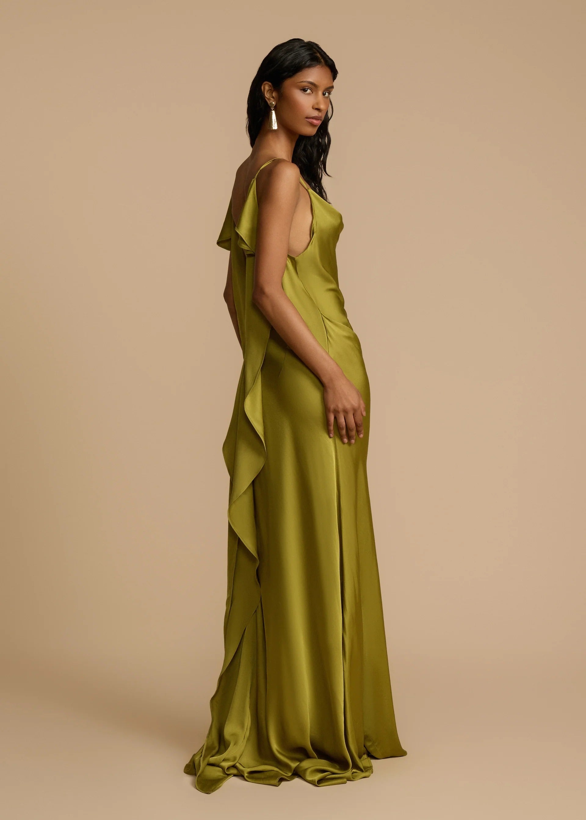 Vestido Aumare Sanremo verde — movimiento de la tela