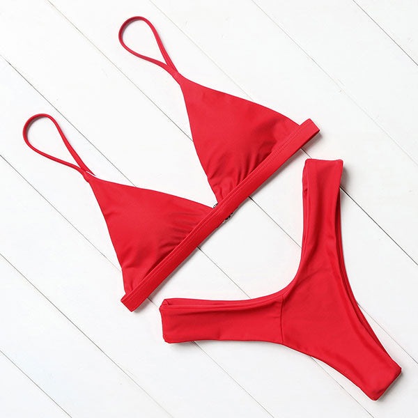 Conjunto bikini Aumare Sophia en rojo sobre fondo claro